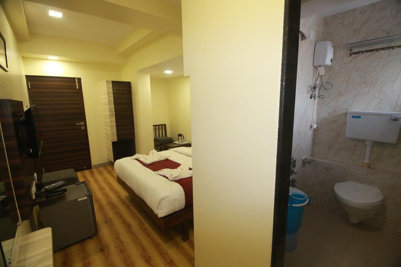 Hotel Alfa International Near Nanavati Hospital Mumbai Near Airport Mumbai Near Juhu Beach Экстерьер фото